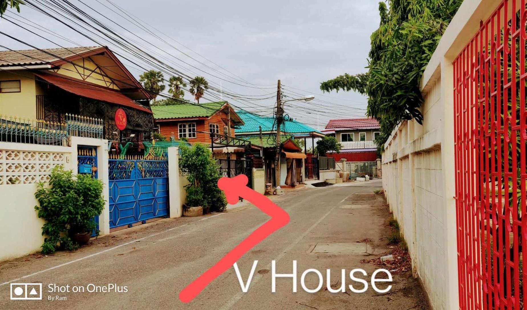 Готель V House Аюттхая Екстер'єр фото